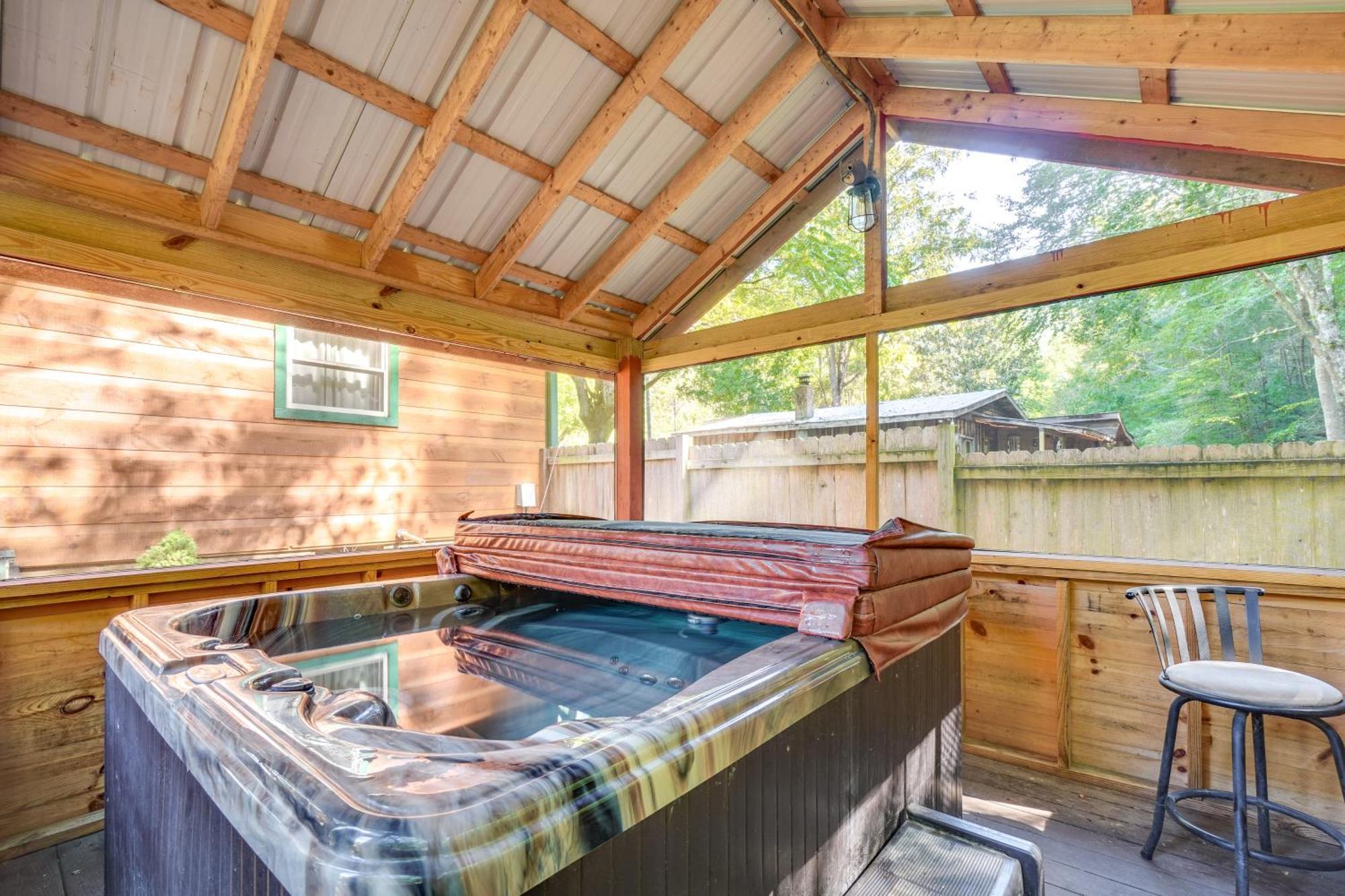 Just Fur Relaxin Sevierville Cabin With Hot Tub! Luaran gambar