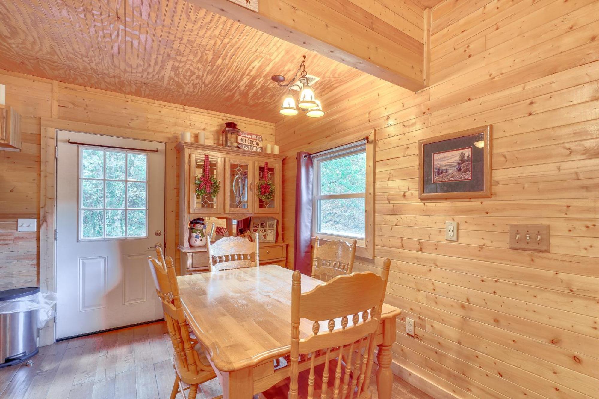Just Fur Relaxin Sevierville Cabin With Hot Tub! Luaran gambar