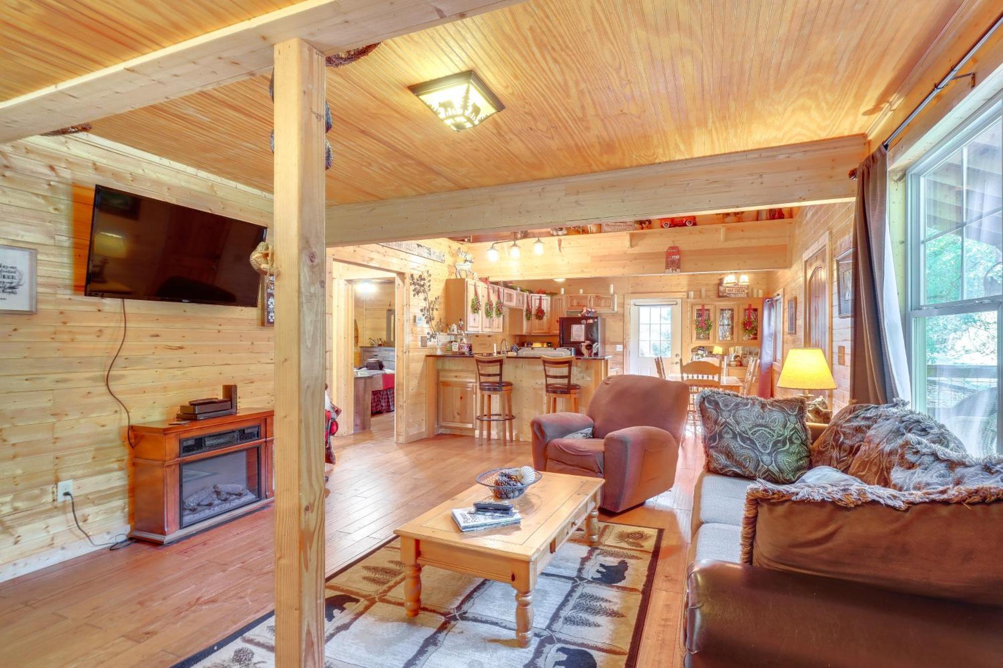 Just Fur Relaxin Sevierville Cabin With Hot Tub! Luaran gambar