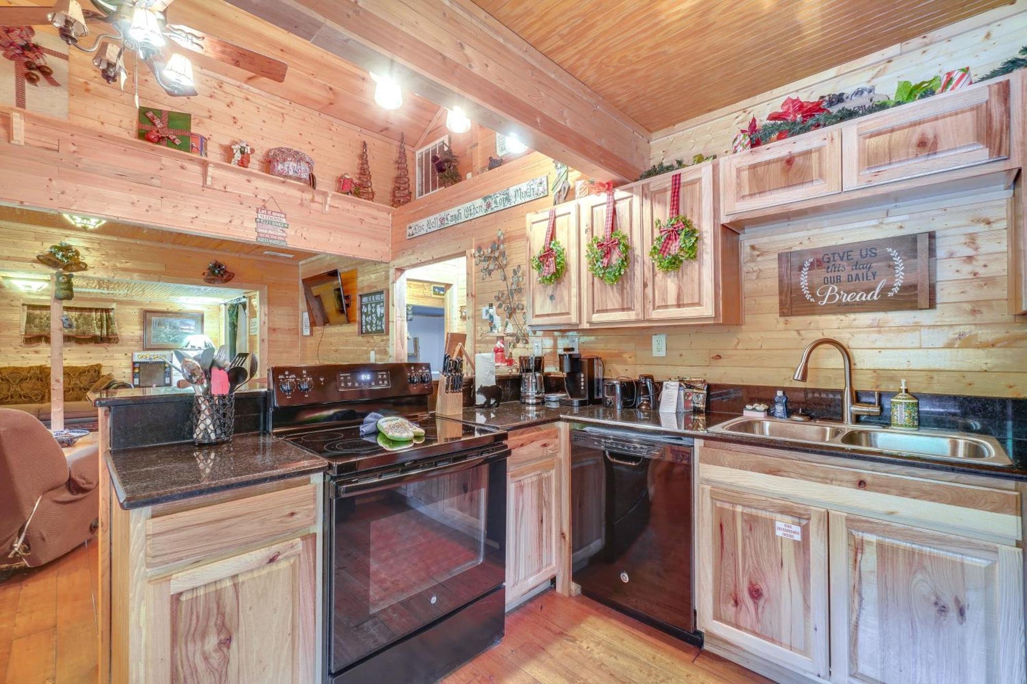 Just Fur Relaxin Sevierville Cabin With Hot Tub! Luaran gambar